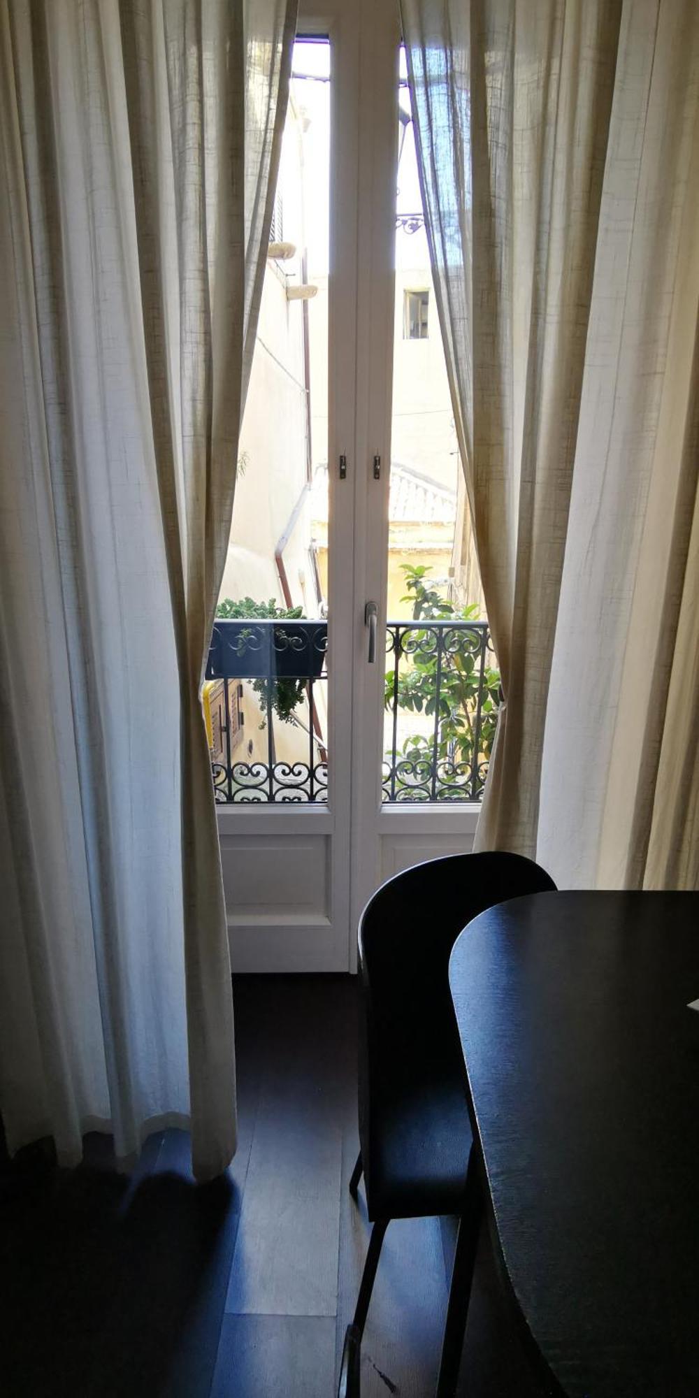 Donna Rosa - Main Avenue Taormina
